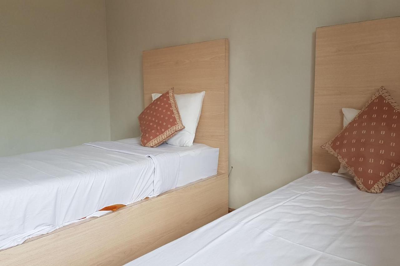 Oyo 3819 Hotel Winotosastro Yogyakarta Esterno foto