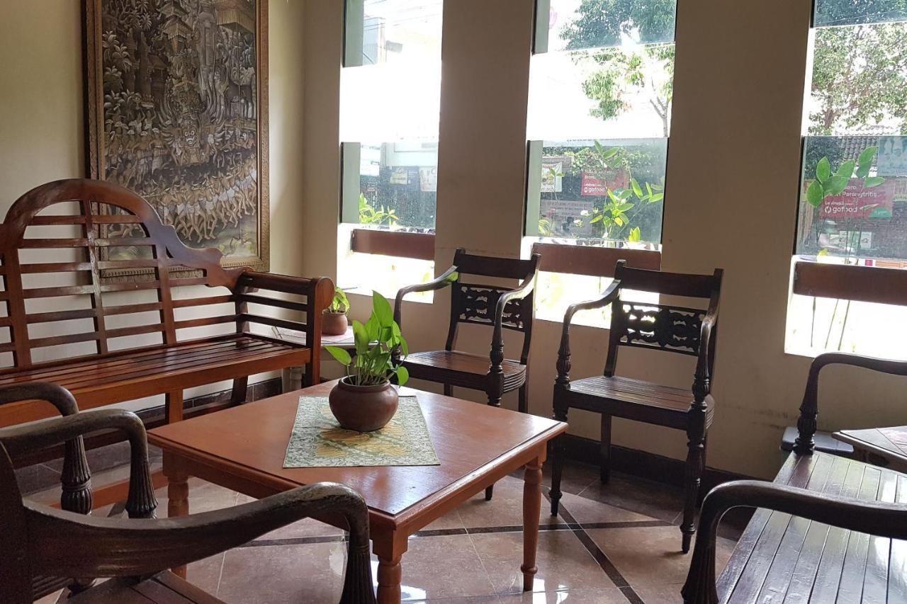 Oyo 3819 Hotel Winotosastro Yogyakarta Esterno foto