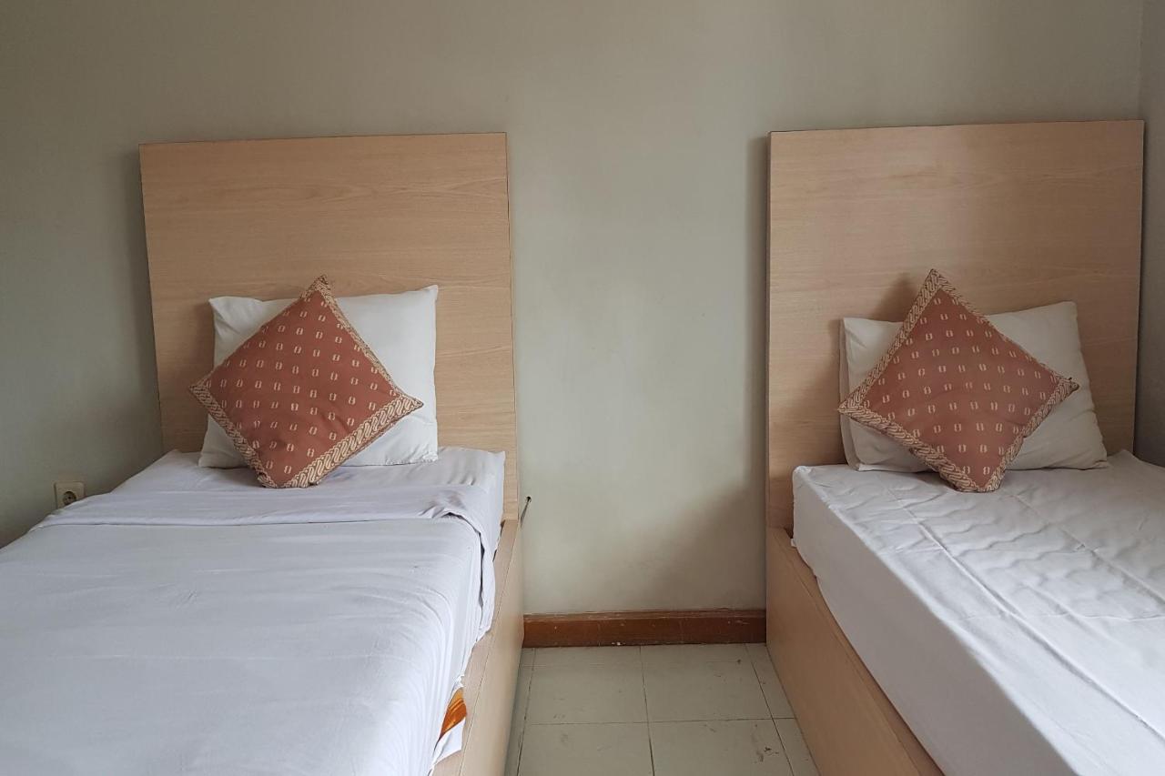 Oyo 3819 Hotel Winotosastro Yogyakarta Esterno foto