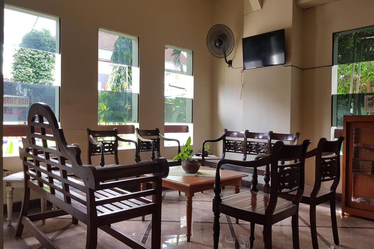 Oyo 3819 Hotel Winotosastro Yogyakarta Esterno foto