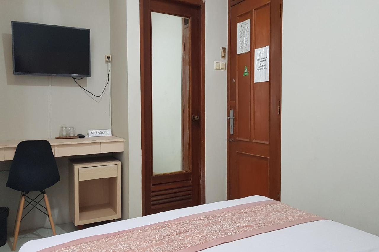Oyo 3819 Hotel Winotosastro Yogyakarta Esterno foto