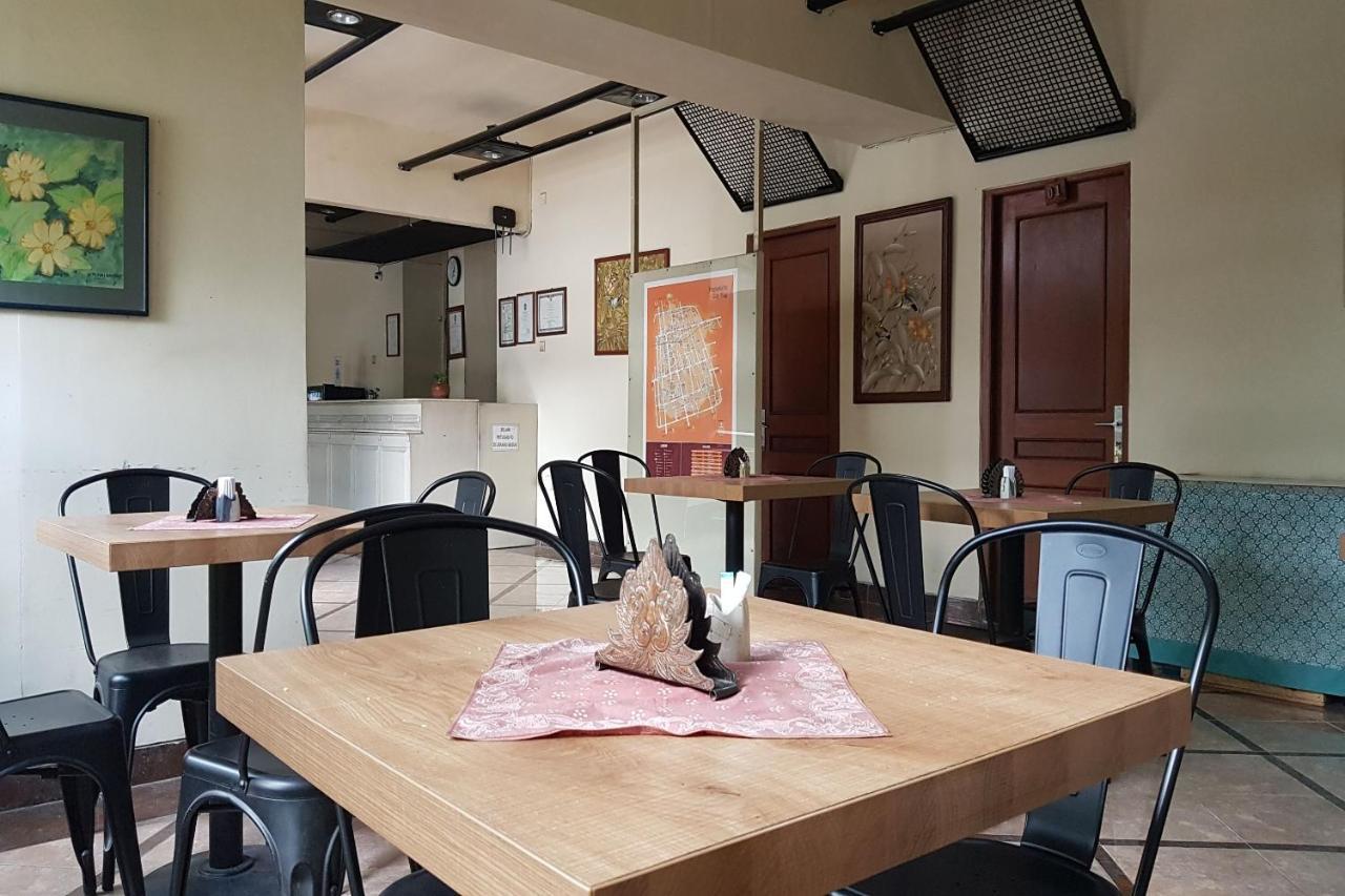 Oyo 3819 Hotel Winotosastro Yogyakarta Esterno foto