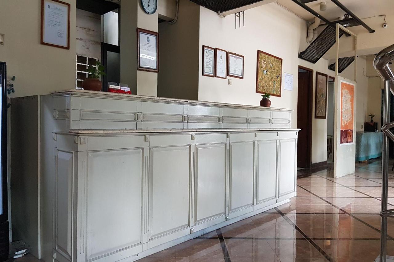 Oyo 3819 Hotel Winotosastro Yogyakarta Esterno foto